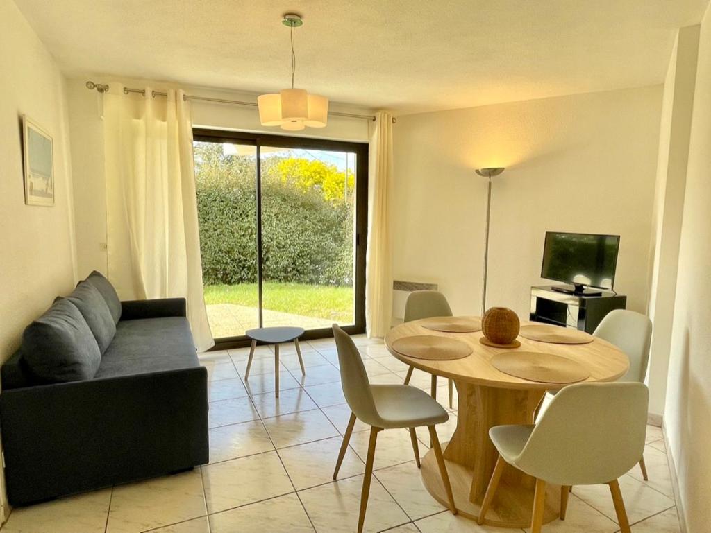 Charmant Rez De Jardin - 900M Plage De Pontaillac Lägenhet Royan Exteriör bild